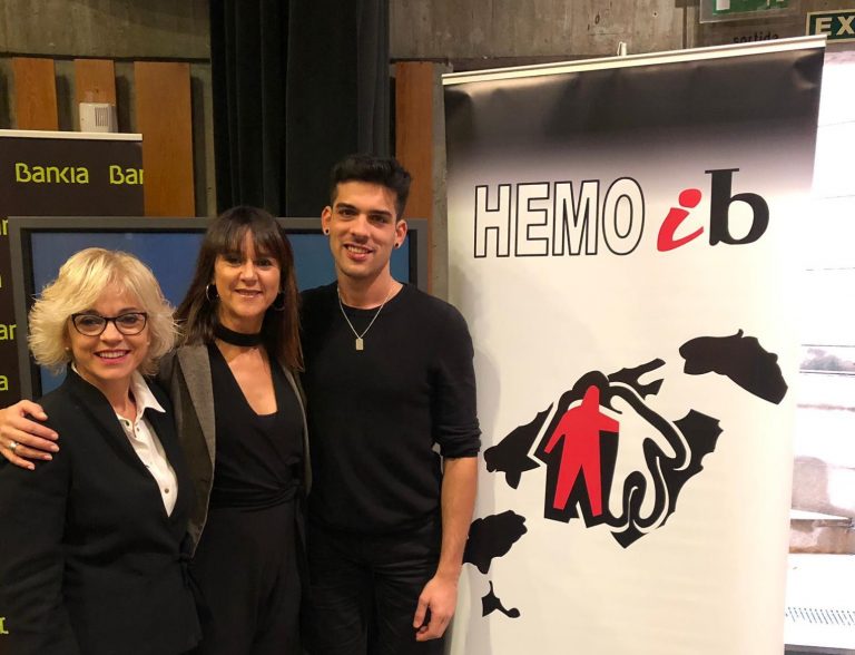 La representación del cuento “Hugo con H” hace protagonistas a los menores que en las Islas Baleares sufren la enfermedad rara de la hemofilia