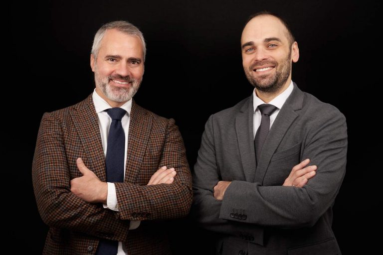 Dos españoles lideran una de las publicaciones con mayor relevancia a nivel mundial en el ámbito de la odontología