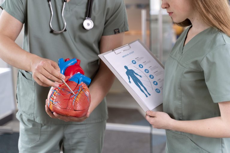 Servier presenta el programa «Buenas Crónicas» para recopilar iniciativas exitosas de atención a pacientes crónicos