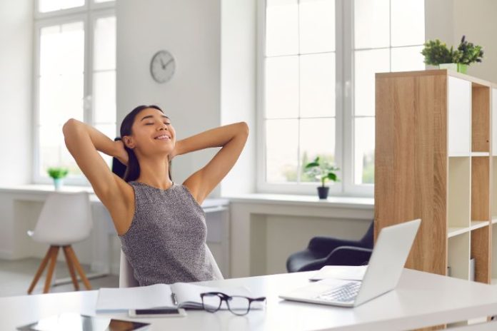 Microdescansos: La clave para mejorar tu productividad y salud en el trabajo