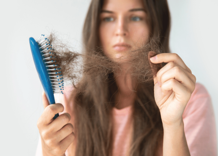 ¿Por qué se cae el pelo en otoño? Causas y tratamiento
