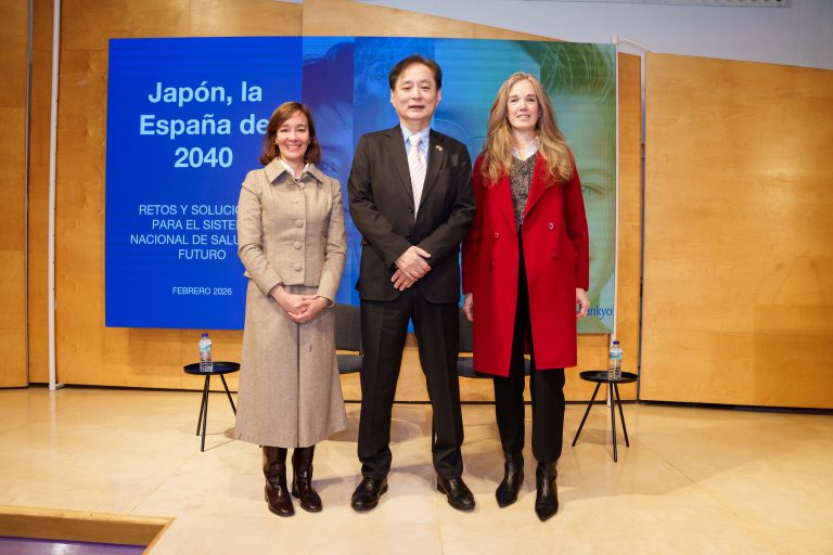 Raquel Coca, D. Hiroshi Yamauchi y Ana Zubeldia