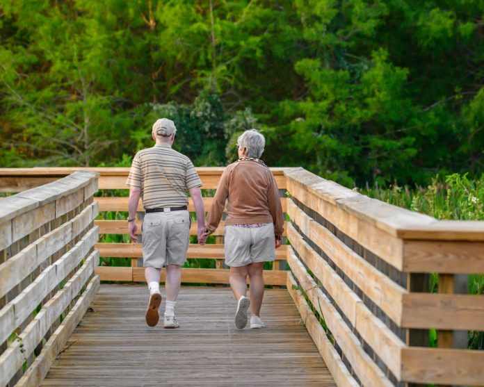 Soledad en personas mayores: cómo prevenirla y por qué afecta a la salud — Foto de Richard Sagredo en Unsplash