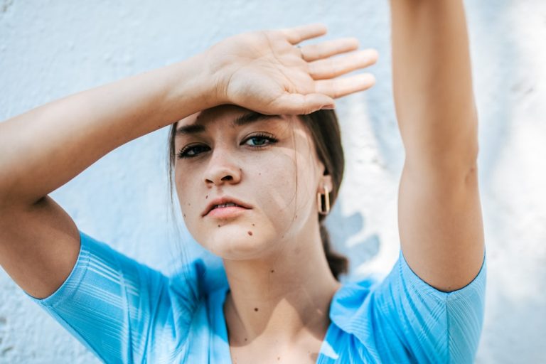 Insolación y golpe de calor: diferencias clave, síntomas y cómo actuar — Foto de Ruben Ramirez en Unsplash